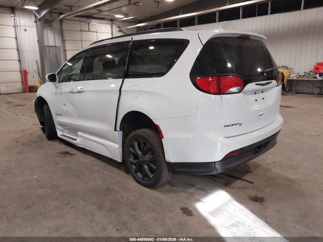 2019 CHRYSLER PACIFICA TOURING L 3