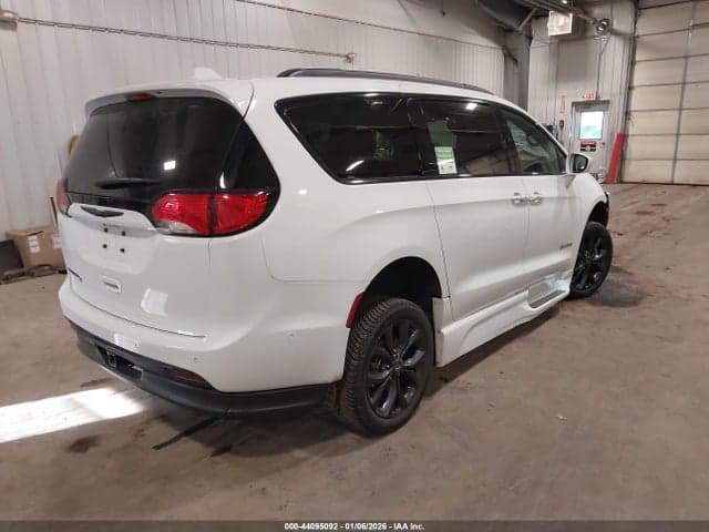 2019 CHRYSLER PACIFICA TOURING L 4