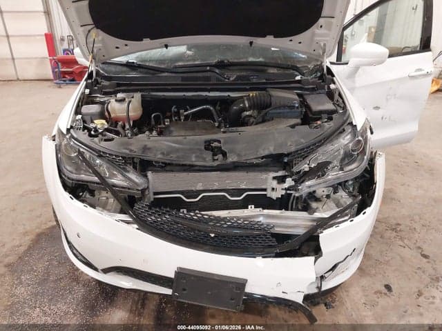 2019 CHRYSLER PACIFICA TOURING L 10