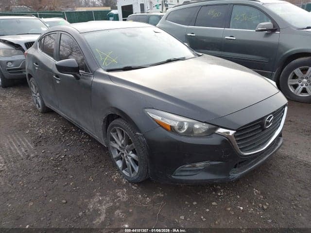 2018 MAZDA MAZDA3 TOURING 1