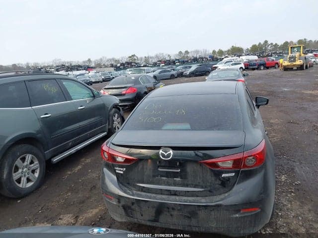 2018 MAZDA MAZDA3 TOURING 16
