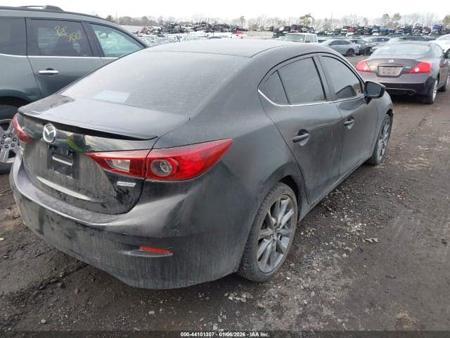 2018 MAZDA MAZDA3 TOURING 4