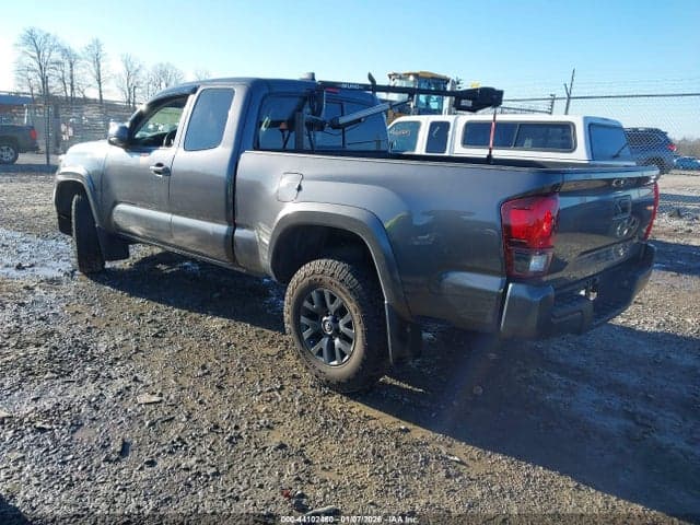 2022 TOYOTA TACOMA SR5 3