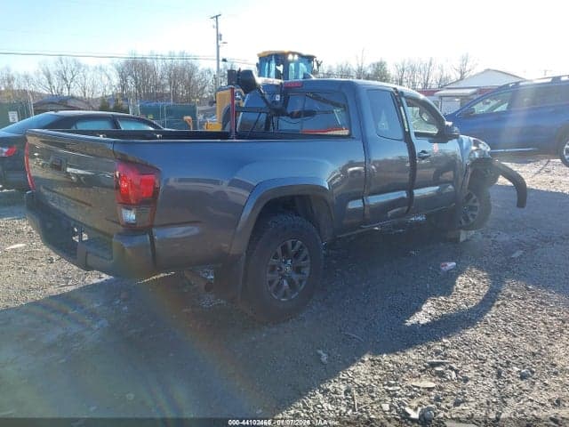 2022 TOYOTA TACOMA SR5 4
