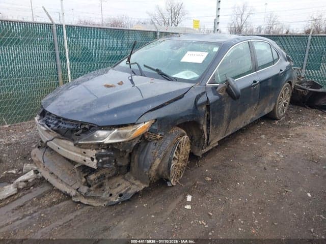 2019 TOYOTA CAMRY SE 2
