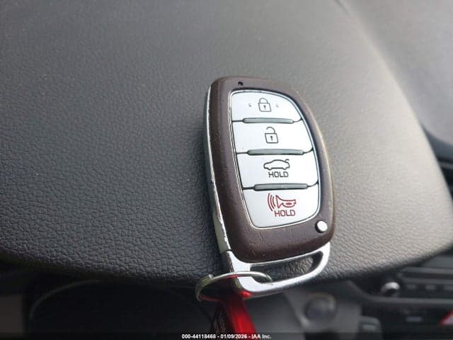 2017 HYUNDAI ELANTRA SE 11