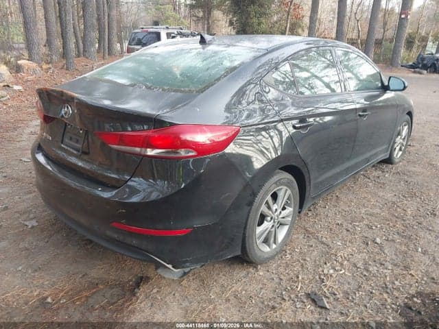 2017 HYUNDAI ELANTRA SE 4