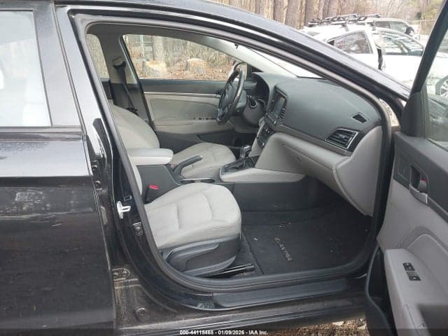 2017 HYUNDAI ELANTRA SE 5