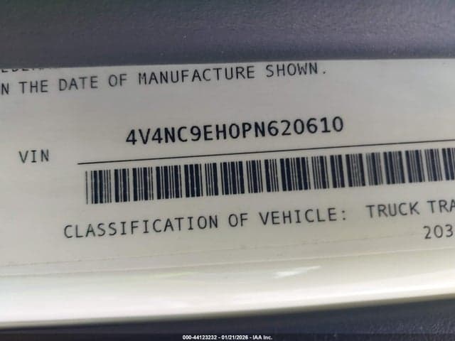2023 VOLVO VNL 8