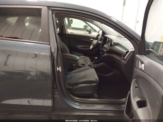 2020 HYUNDAI TUCSON SE 5