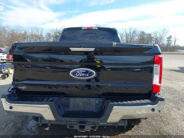 2017 FORD F-250 LARIAT 17