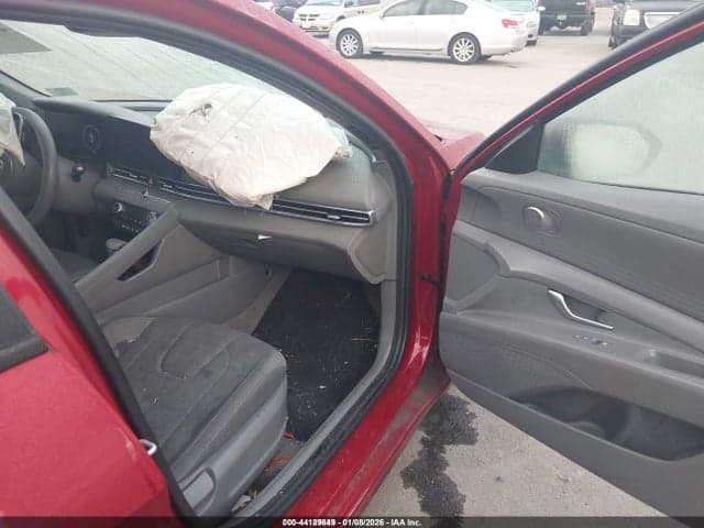 2024 HYUNDAI ELANTRA SEL 5