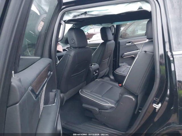2024 GMC ACADIA AWD DENALI 8