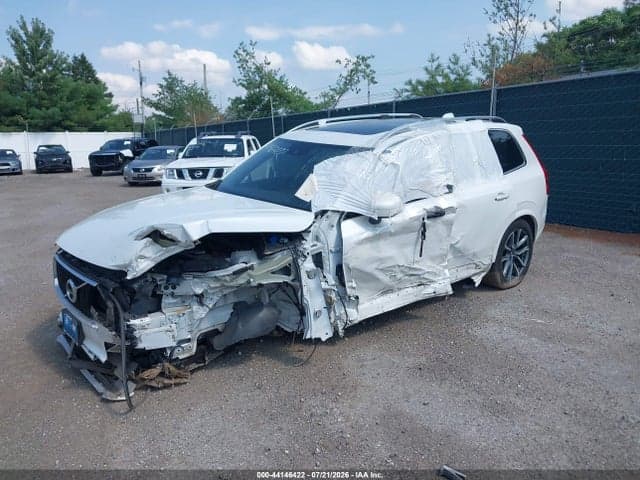 2018 VOLVO XC90 T6 MOMENTUM 2