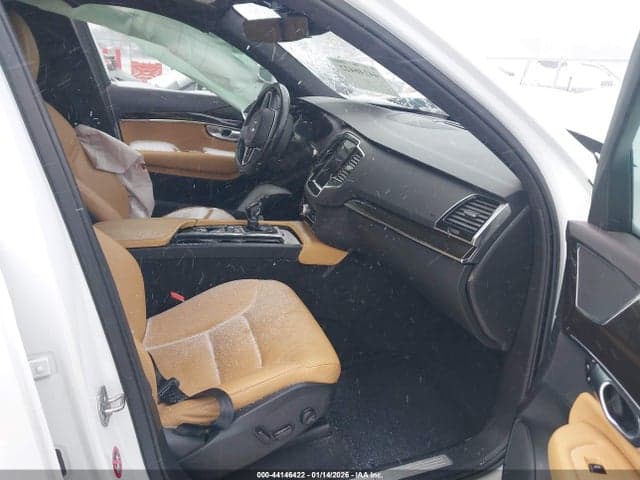 2018 VOLVO XC90 T6 MOMENTUM 5