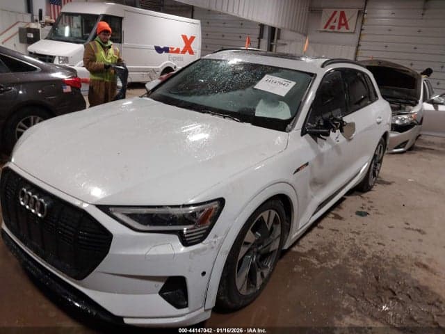 2021 AUDI E-TRON PREMIUM QUATTRO 2