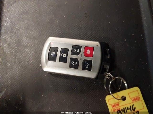 2017 TOYOTA SIENNA XLE 8 PASSENGER 11