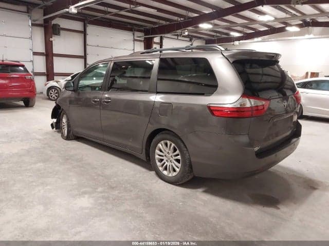 2017 TOYOTA SIENNA XLE 8 PASSENGER 3