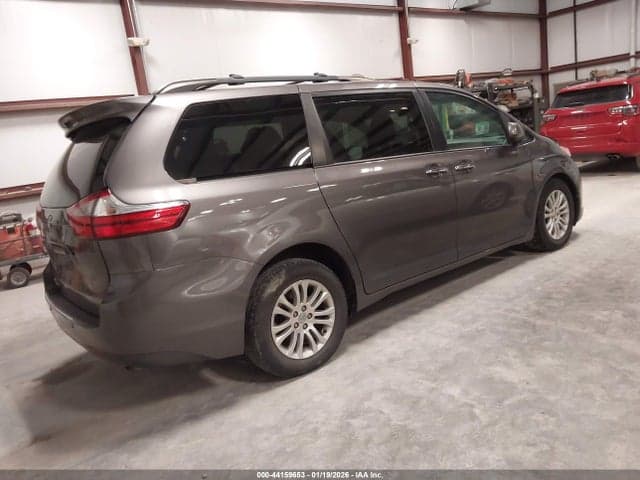 2017 TOYOTA SIENNA XLE 8 PASSENGER 4