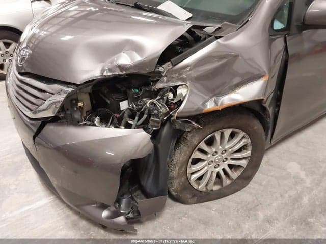 2017 TOYOTA SIENNA XLE 8 PASSENGER 6
