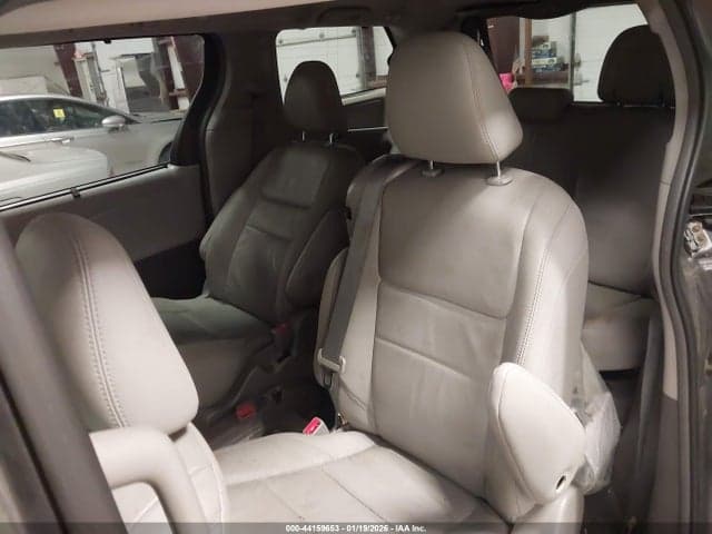 2017 TOYOTA SIENNA XLE 8 PASSENGER 8