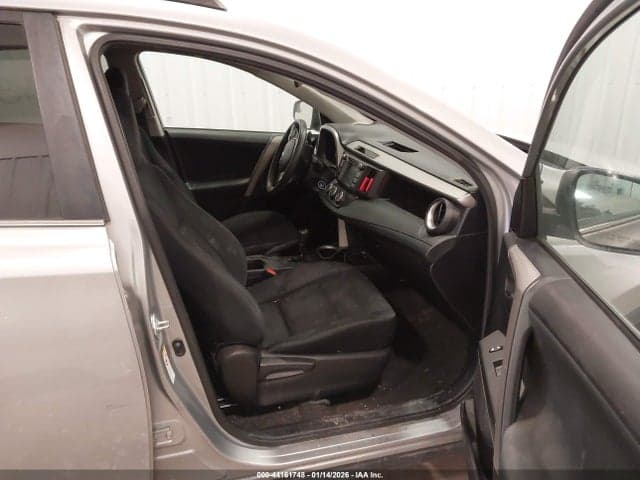 2017 TOYOTA RAV4 LE 5