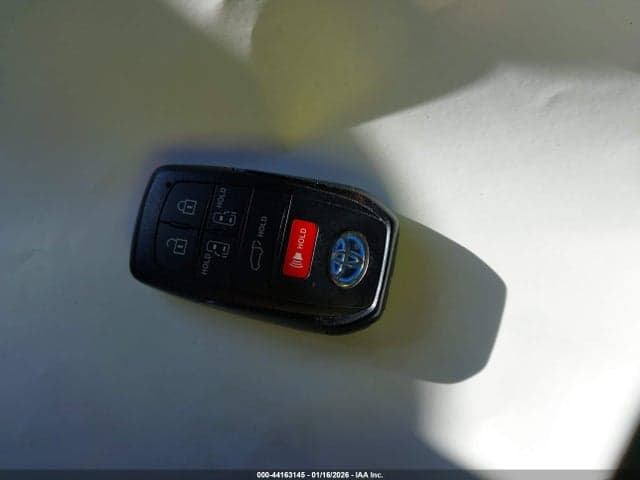 2022 TOYOTA SIENNA XSE 11