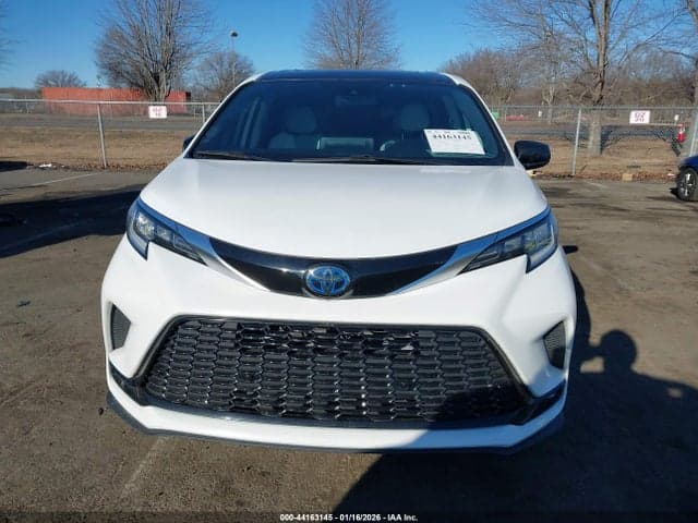 2022 TOYOTA SIENNA XSE 12