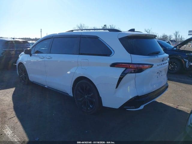2022 TOYOTA SIENNA XSE 3