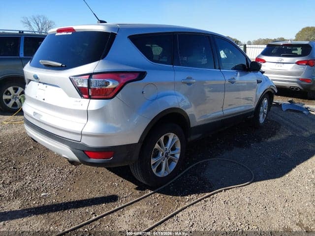 2017 FORD ESCAPE SE 4