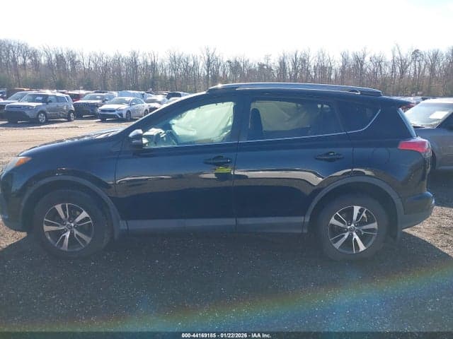 2017 TOYOTA RAV4 XLE 14