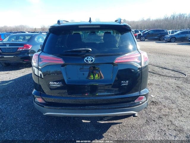 2017 TOYOTA RAV4 XLE 16
