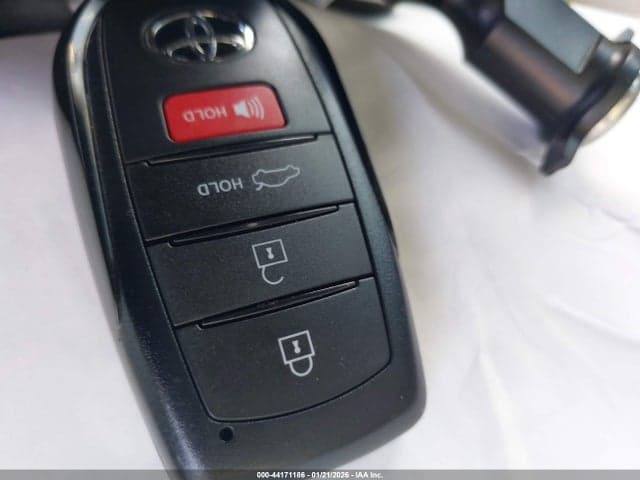 2025 TOYOTA CAMRY XLE 11