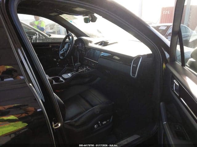 2019 PORSCHE CAYENNE 5