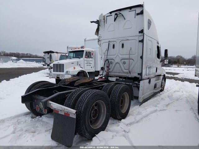 2021 FREIGHTLINER NEW CASCADIA 126 4