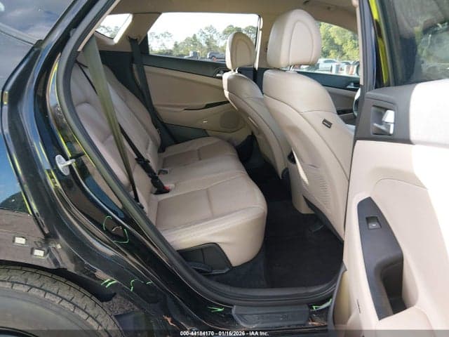 2017 HYUNDAI TUCSON SE PLUS 8