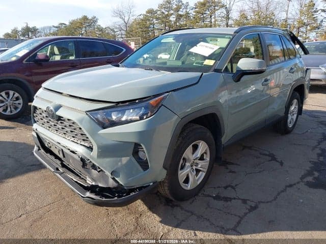 2019 TOYOTA RAV4 XLE 2