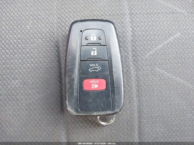 2019 TOYOTA RAV4 XLE 11