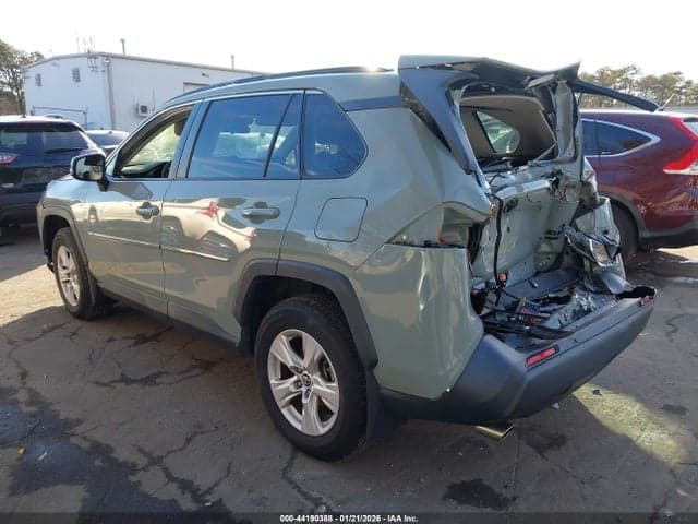 2019 TOYOTA RAV4 XLE 3
