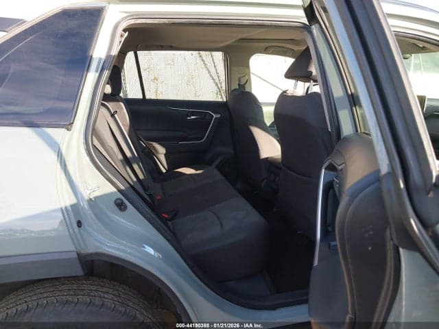 2019 TOYOTA RAV4 XLE 8