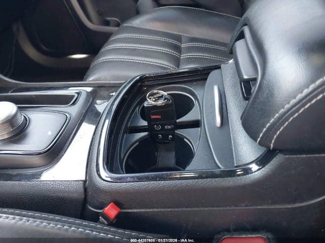 2019 CHRYSLER 300 300S 11