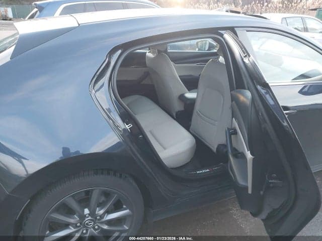 2019 MAZDA MAZDA3 8