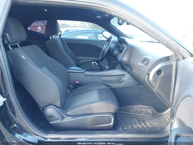 2023 DODGE CHALLENGER SXT 5