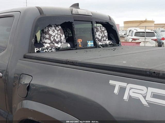 2020 TOYOTA TACOMA SR5 V6 17