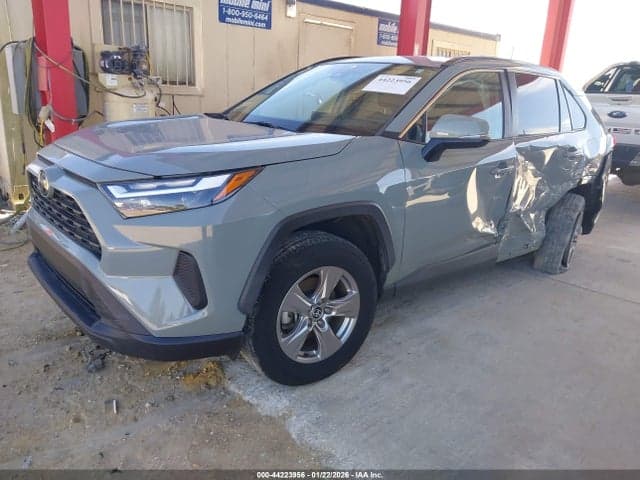 2022 TOYOTA RAV4 XLE 2