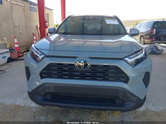 2022 TOYOTA RAV4 XLE 12