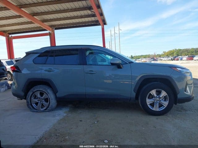 2022 TOYOTA RAV4 XLE 13