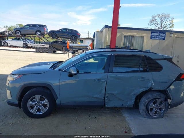 2022 TOYOTA RAV4 XLE 14