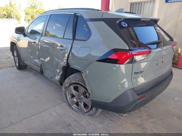 2022 TOYOTA RAV4 XLE 3