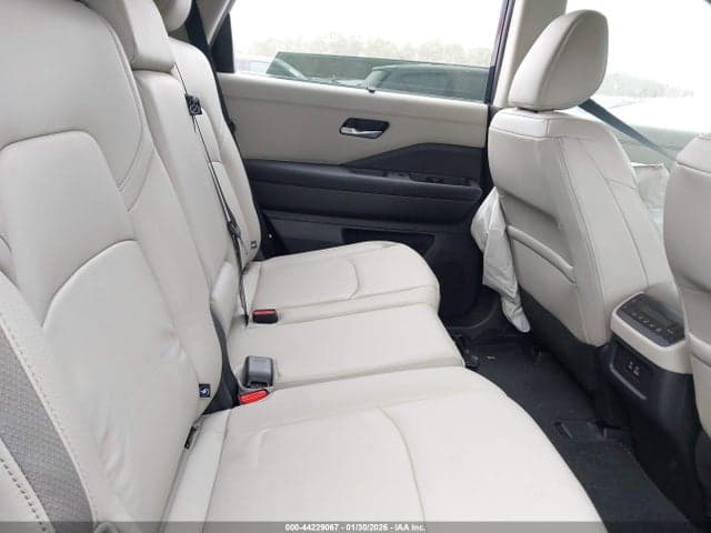 2024 NISSAN PATHFINDER SL 8